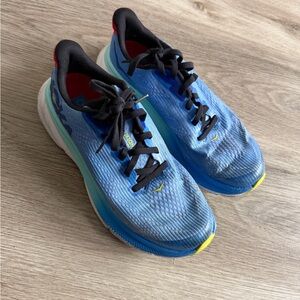 Youth Hoka Clifton 9 running shoes size 4